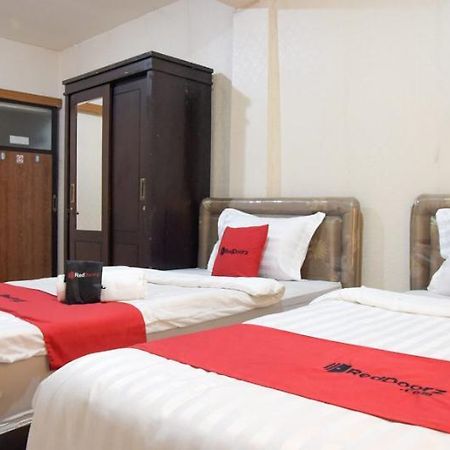 Reddoorz Near Pelabuhan Tanjung Perak 2 Surabaya Hotell Exteriör bild