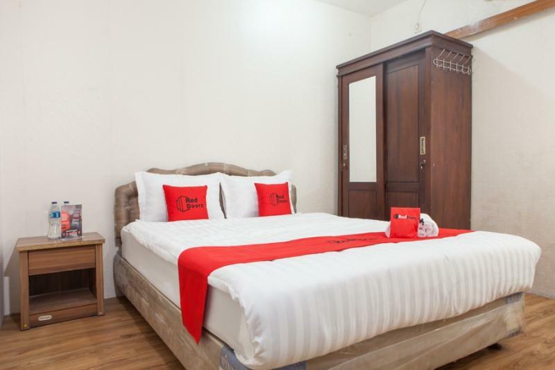 Reddoorz Near Pelabuhan Tanjung Perak 2 Surabaya Hotell Exteriör bild